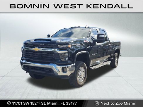 Used 2024 Chevrolet Silverado 2500 LT w/ Convenience Package image 3
