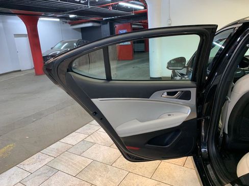 Used 2022 Genesis G70 3.3T w/ Sport Advanced Package image 41