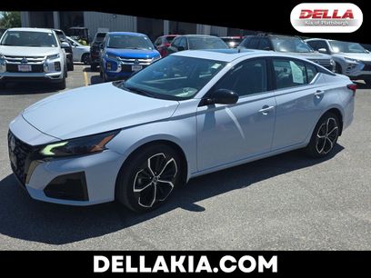 Used 2023 Nissan Altima 2.5 SR w/ SR Premium Package