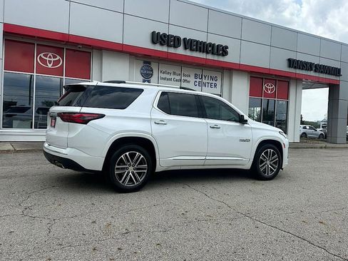 Used 2023 Chevrolet Traverse High Country w/ LPO, Floor Liner Package AWD/4WD image 8