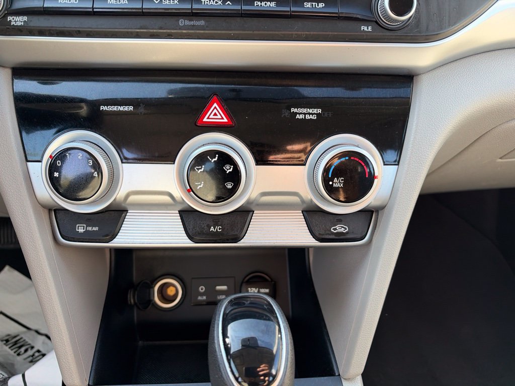 Used 2019 Hyundai Elantra SE FWD image 16