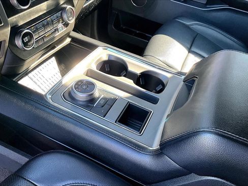 Used 2021 Ford Expedition XLT image 17