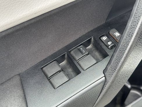 Used 2019 Toyota Corolla LE w/ Carpet Mat Package (TMS) FWD image 23
