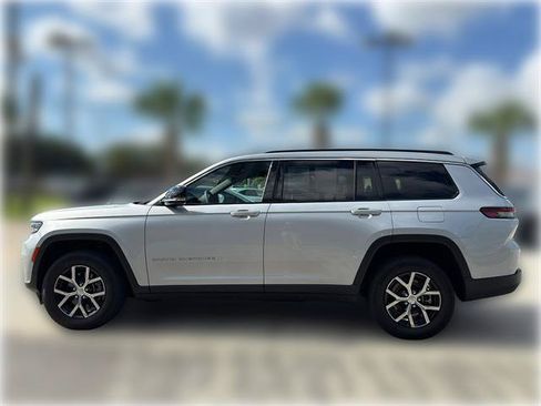 Used 2024 Jeep Grand Cherokee L Limited RWD image 4
