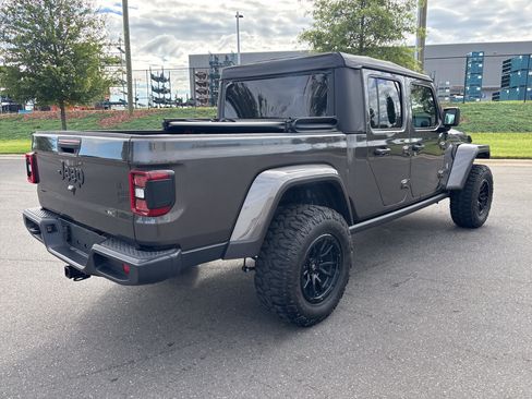 Certified 2025 Jeep Gladiator Sport AWD/4WD image 9