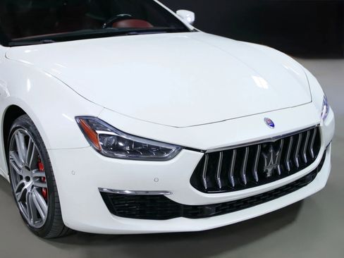 Used 2021 Maserati Ghibli GranLusso image 2