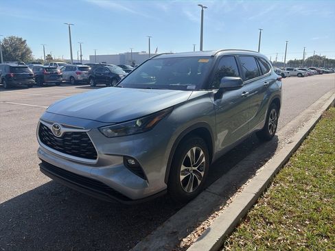 Certified 2023 Toyota Highlander Platinum image 1