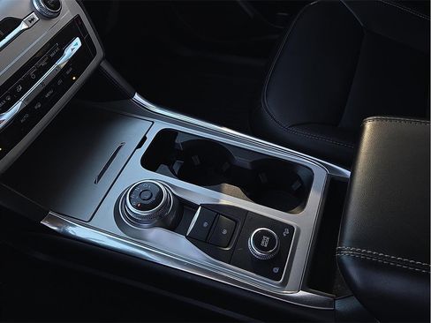 Used 2022 Ford Explorer XLT w/ Equipment Group 202A image 16