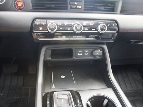 Used 2025 Honda Pilot Black Edition image 40
