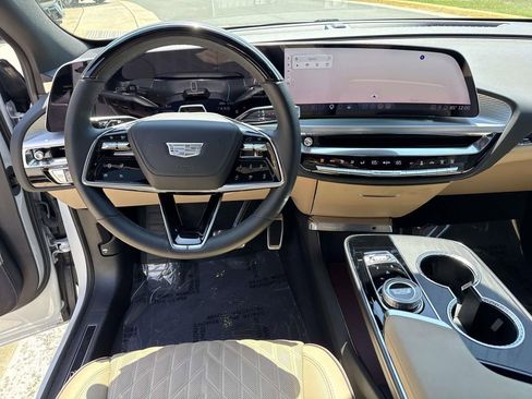 Used 2025 Cadillac Lyriq Sport w/ Nappa Leather Package AWD/4WD image 31