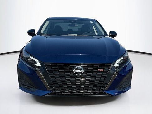 Used 2024 Nissan Altima 2.5 SR FWD image 2
