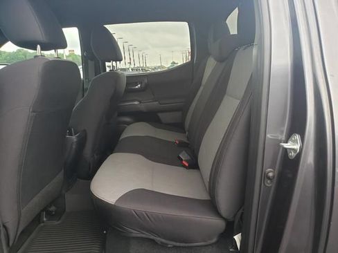 Used 2022 Toyota Tacoma TRD Sport AWD/4WD image 12