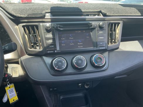 Used 2018 Toyota RAV4 LE w/ Carpet Mat Package FWD image 28