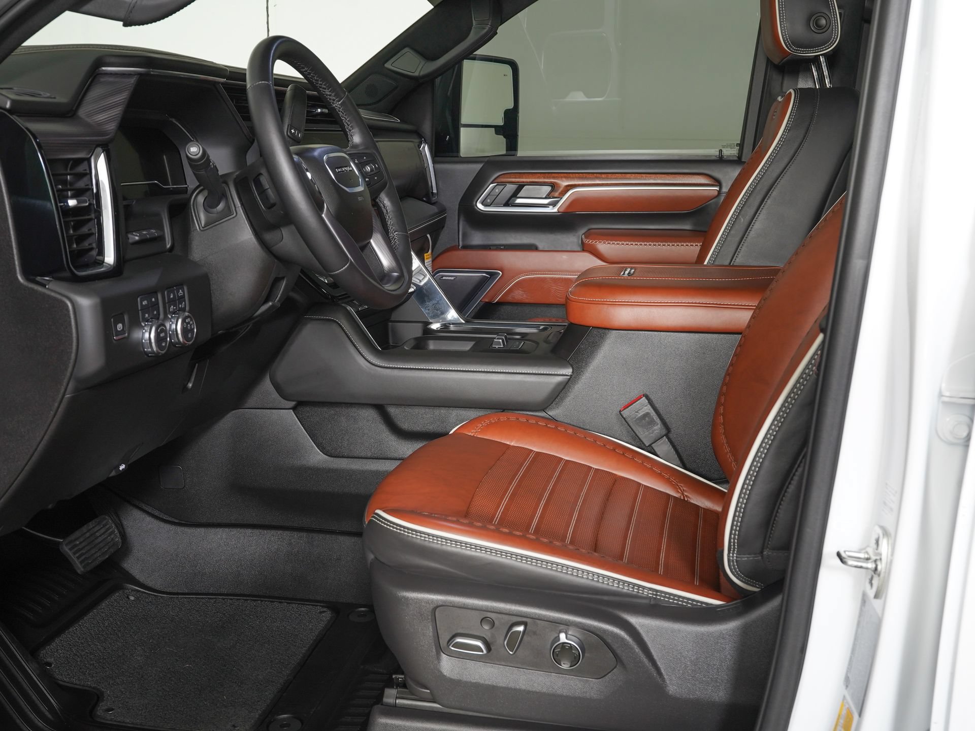 Used 2025 GMC Sierra 2500 Denali Ultimate AWD/4WD image 13