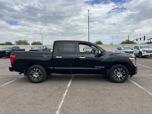 Used 2021 Nissan Titan SV w/ SV Convenience Package RWD image 5