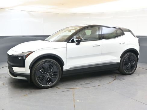 New 2026 Volvo EX30 Cross Country Ultra w/ Protection Package Premier AWD/4WD image 2