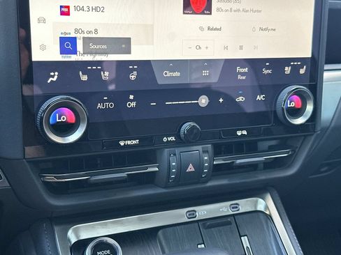 Used 2025 Lexus GX 550 w/ Accessory Package (31) AWD/4WD image 22