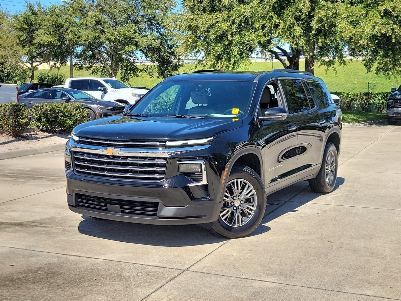 Certified 2026 Chevrolet Traverse LT w/ Driver Confidence Package FWD image 1