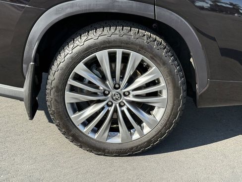 Used 2022 Toyota Highlander Platinum image 14