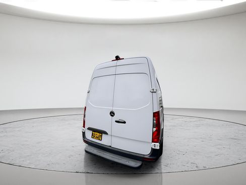 Used 2020 Mercedes-Benz Sprinter 2500 image 3
