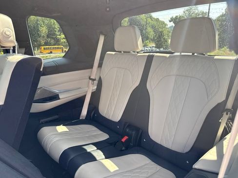 Used 2020 BMW X7 M50i w/ Dynamic Handling Package AWD/4WD image 18