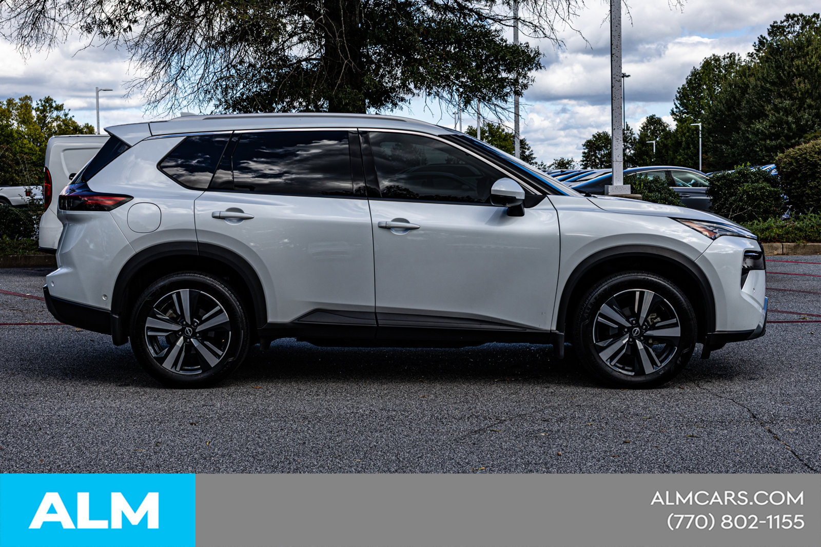 Used 2024 Nissan Rogue SL w/ SL Premium Package FWD image 10