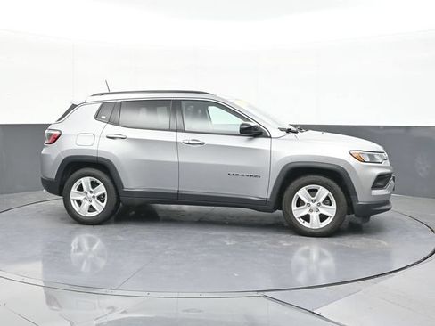 Used 2022 Jeep Compass Latitude FWD image 17