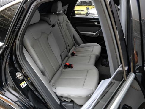 Used 2023 Audi Q5 2.0T Premium Plus w/ Premium Plus Package AWD/4WD image 39