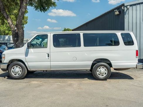 Used 2014 Ford E-350 and Econoline 350 XLT image 3