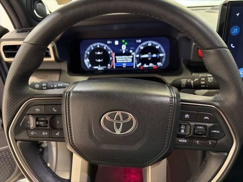 Used 2025 Toyota 4Runner TRD Off-Road Premium AWD/4WD image 14