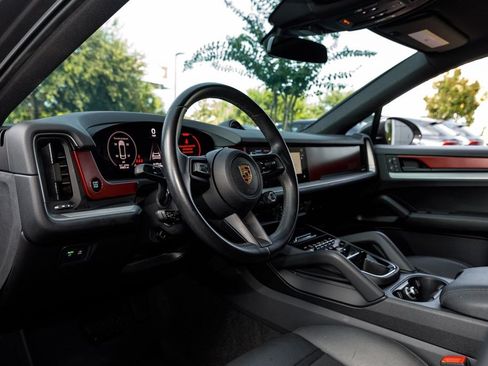 Used 2024 Porsche Cayenne Coupe AWD/4WD image 33