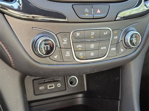 Certified 2022 Chevrolet Equinox RS w/ Infotainment Package image 34
