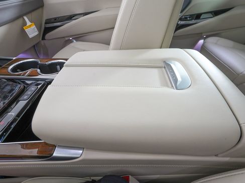 Used 2026 Cadillac Escalade Platinum Sport w/ LPO, Floor Liner Package AWD/4WD image 31