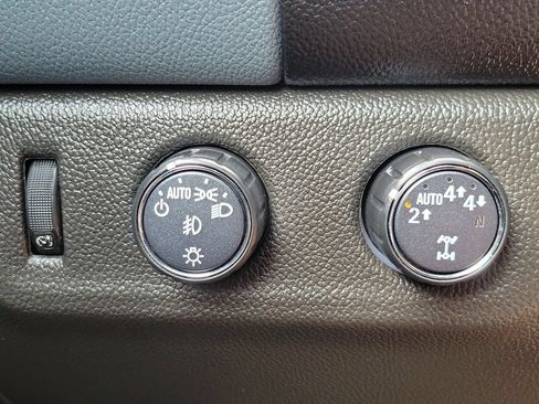 Used 2022 Chevrolet Colorado Z71 AWD/4WD image 33