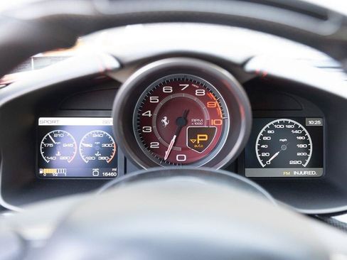 Used 2015 Ferrari F12 Berlinetta RWD image 10