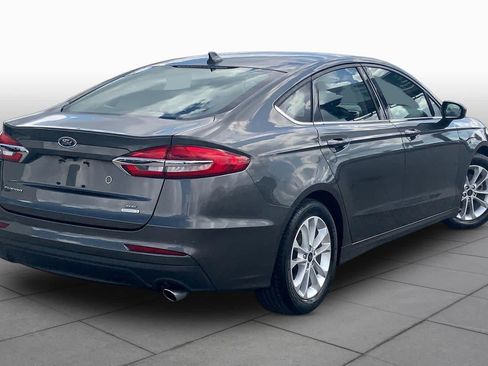 Used 2019 Ford Fusion SE FWD image 12