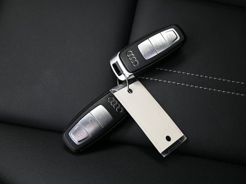 Used 2023 Audi Q4 e-tron Premium w/ Convenience Package image 30