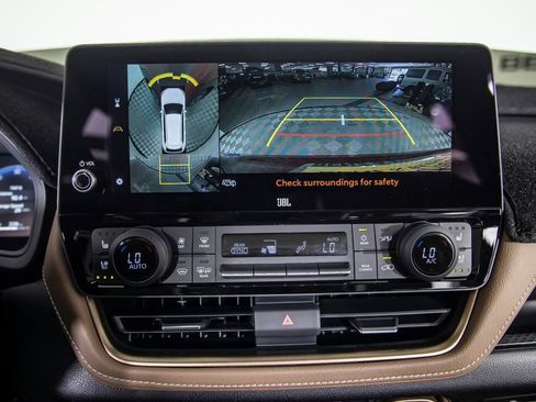 Used 2025 Toyota Grand Highlander AWD Hybrid image 33
