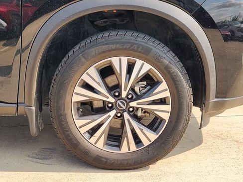 Used 2023 Nissan Rogue SV FWD image 12