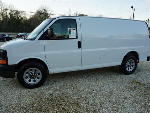 Used 2010 Chevrolet Express 1500 image 8