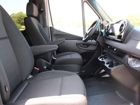 Used 2026 Mercedes-Benz Sprinter 2500 image 28