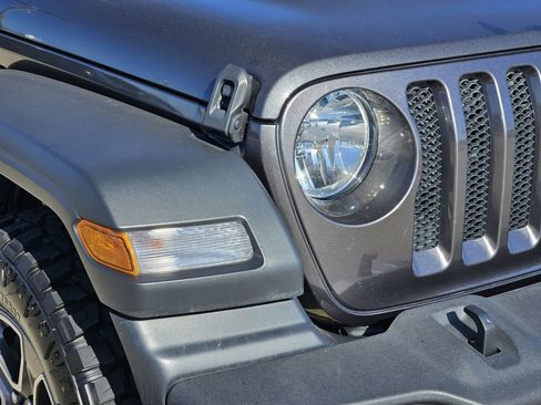 Used 2018 Jeep Wrangler Unlimited Sport S image 9