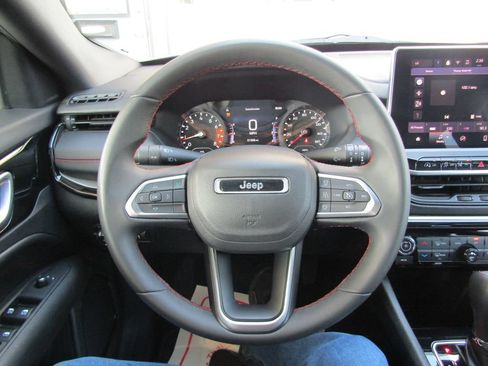 Used 2024 Jeep Compass Trailhawk AWD/4WD image 21