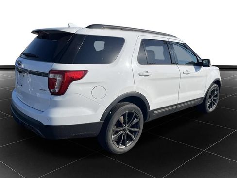 Used 2017 Ford Explorer XLT w/ Equipment Group 202A AWD/4WD image 5