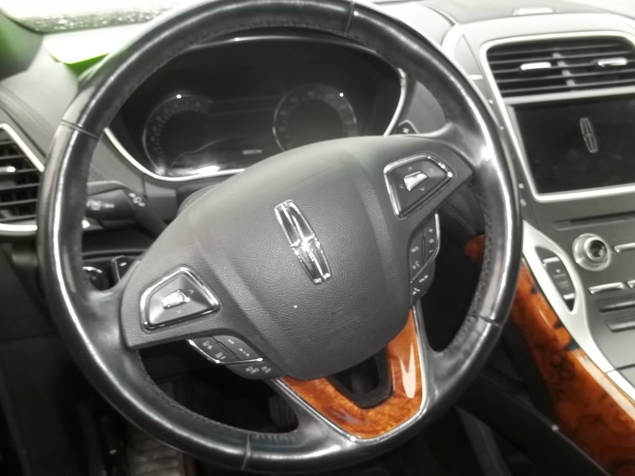 Used 2016 Lincoln MKX Reserve w/ Equipment Group 102A AWD/4WD image 6
