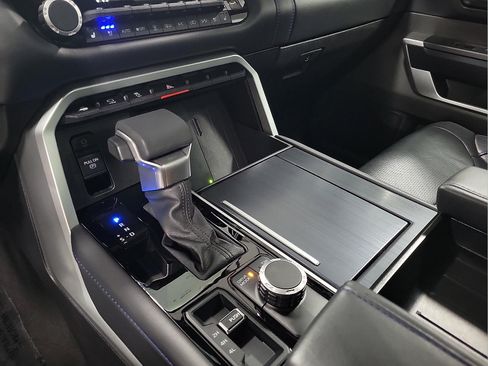 Certified 2025 Toyota Sequoia Platinum AWD/4WD image 19