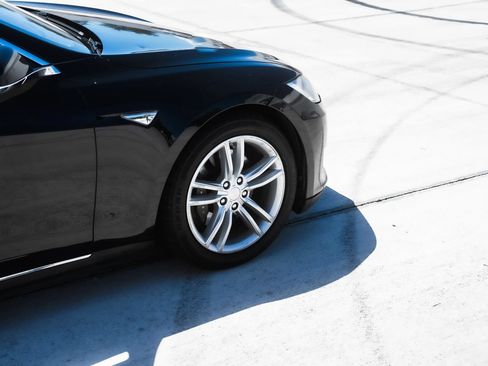 Used 2013 Tesla Model S RWD image 4