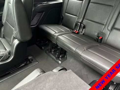 Used 2022 Chevrolet Tahoe LT w/ Luxury Package image 16