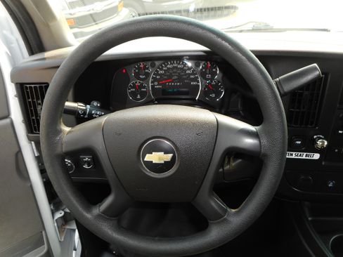 Used 2016 Chevrolet Express 2500 RWD image 16