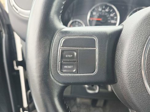 Used 2015 Jeep Wrangler Unlimited Sahara image 22